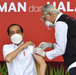 Disuntik Vaksin Sinovac, Jokowi : Nggak Terasa!