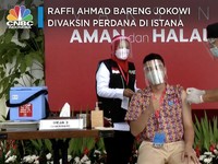 Bareng Presiden Jokowi, Raffi Ahmad Divaksin Covid-19
