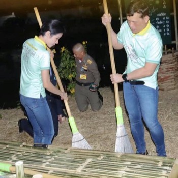 Ini Potret Terbaru Kemesraan Raja Thailand & Selir Sineenat