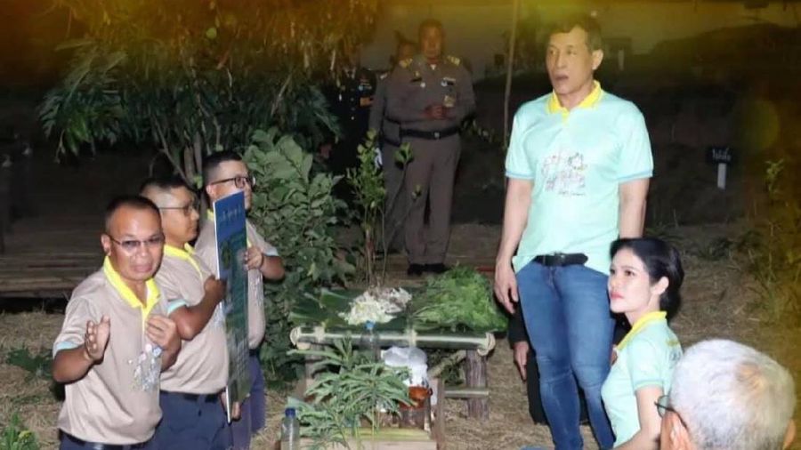 Selir Raja Thailand Sineenat Wongvajirapakdi dan Raja Menyapu di Penjara (Tangkapan Layar Facebook/ Thai PBS)