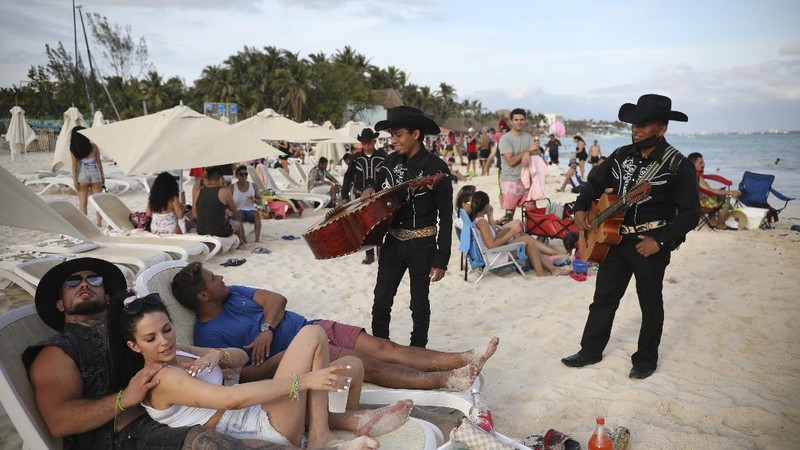 Roving musicians 