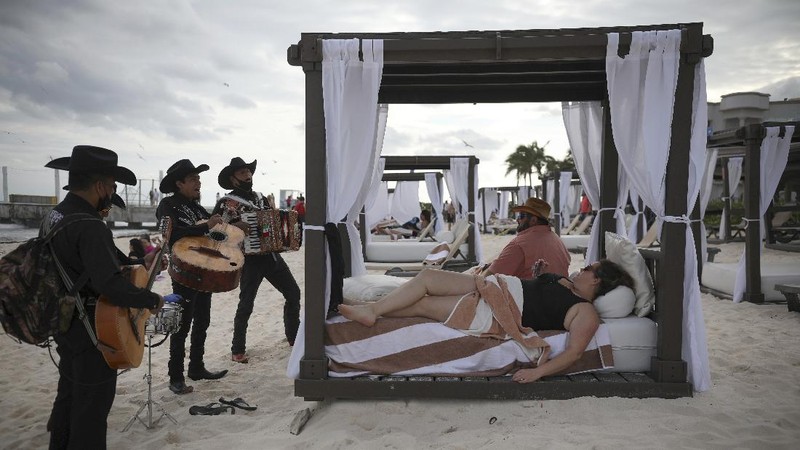 Roving musicians 