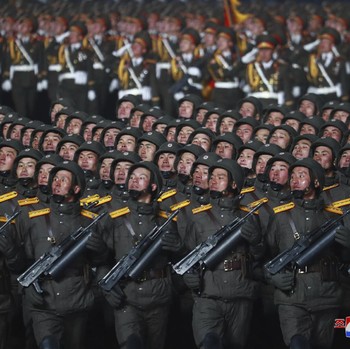 Wow! Korut Pamer Rudal Balistik yang Dipasang di Kapal Selam