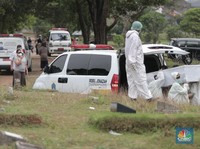 Potret Antrean Mobil Jenazah & Ledakan Kasus Covid-19