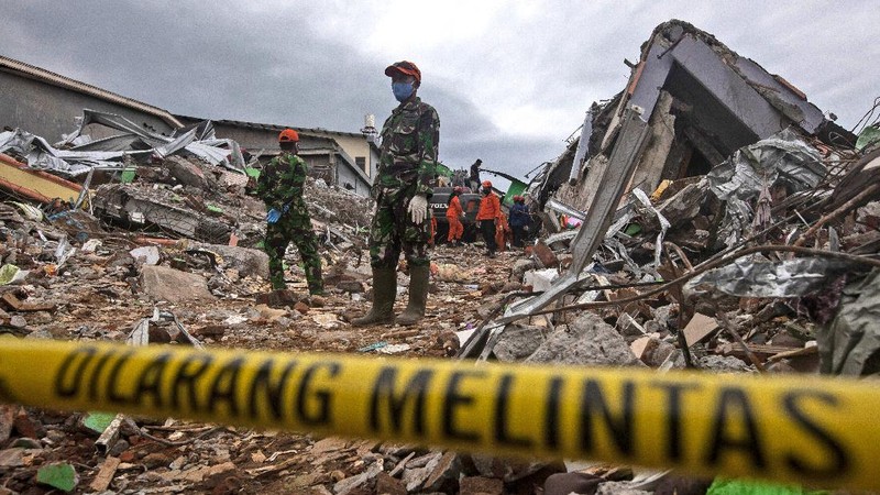 A government building is seen badly damaged following an earthquake in this aerial photo taken using a drone in Mamuju, West Sulawesi, Indonesia, Saturday, Jan. 16, 2021. Damaged roads and bridges, power blackouts and lack of heavy equipment on Saturday hampered Indonesia's rescuers after a strong and shallow earthquake left a number of people dead and injured on Sulawesi island. (AP Photo/Abdi Latief)