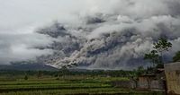 Gunung Semeru Meletus Lagi, Waspadai Potensi Bahayanya