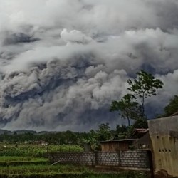Pasca Keluarkan Awan Panas, Ini Status Terbaru Gunung Semeru