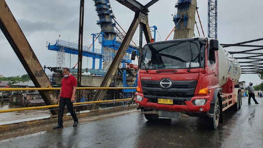 Penyaluran BBM dn LPG di Area Terdampak Banjir Kalsel. (Dok. Pertamina)