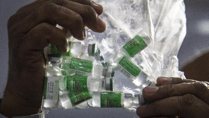 A health worker shows COVID-19 vaccines at a government Hospital in Gauhati, India, Saturday, Jan. 16, 2021. India started inoculating health workers Saturday in what is likely the world's largest COVID-19 vaccination campaign, joining the ranks of wealthier nations where the effort is already well underway. (AP Photo/Anupam Nath)
