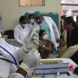 Duh! Kasus Covid India Terus Meroket, Pasokan Vaksin Terancam