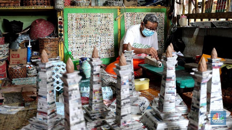 Ilustrasi limbah kertas jadi barang bernilai ekonomis. (CNBC Indonesia/Tri Susilo)