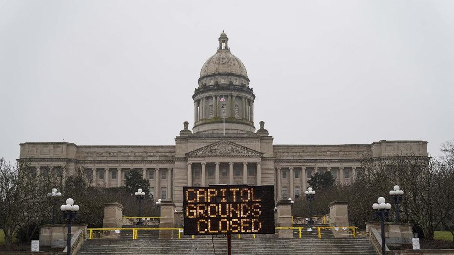 Anggota Boogaloo pendukung Trump. (AP/Noah Berger)