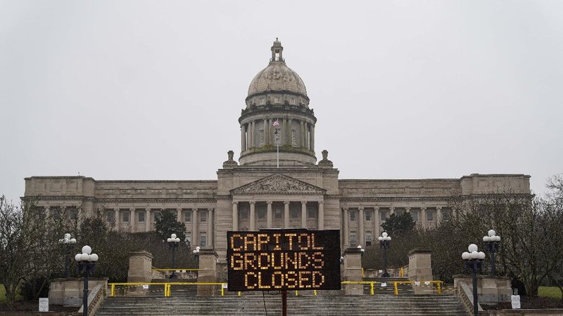 Anggota Boogaloo pendukung Trump. (AP/Noah Berger)