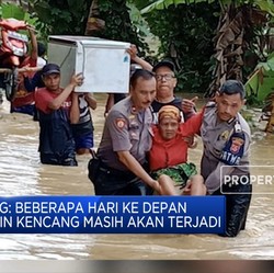 Gelombang Pasang Laut di Manado Sebabkan Banjir Rob