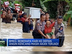 Gelombang Pasang Laut di Manado Sebabkan Banjir Rob