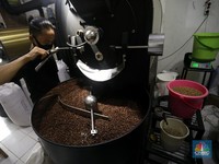 Ledakan Komoditas Makin Jadi, Harga Karet dan Kopi  Terbang