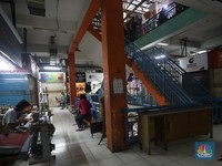 Potret Sepi Pasar Santa di Tengah PPKM