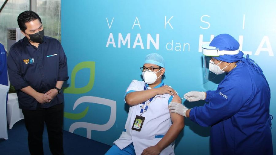 Menteri BUMN, Erick Thohir optimistis vaksinasi periode pertama yang ditujukan kepada tenaga kesehatan (Nakes) akan melindungi dan memperkuat kesehatan, serta dedikasi dalam memerangi pandemi COVID-19. (Dok: BUMN)