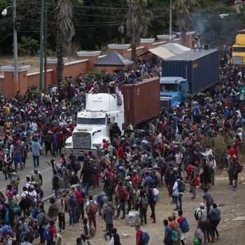 Penampakan Ribuan Migran Honduras 'Ngotot' Menembus AS