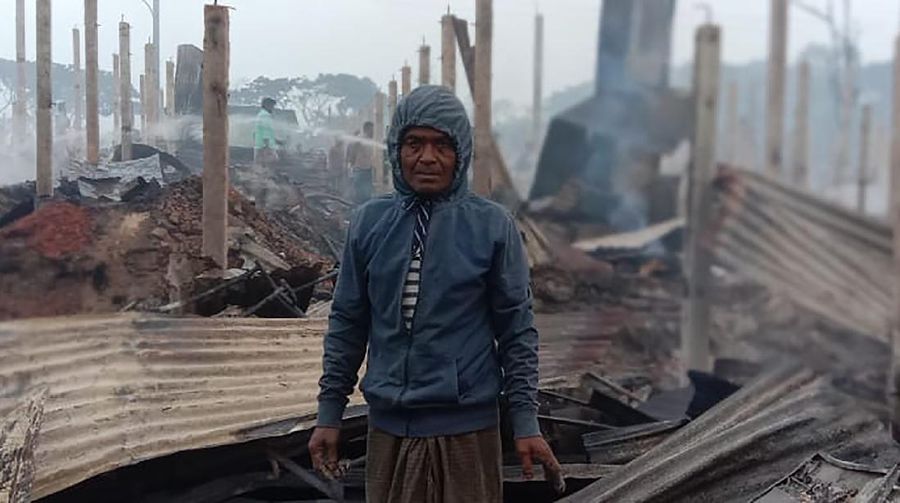 Sekolah anak rohingya hancur terbakar di Bangladesh. (AP/Mohammed Faisal)