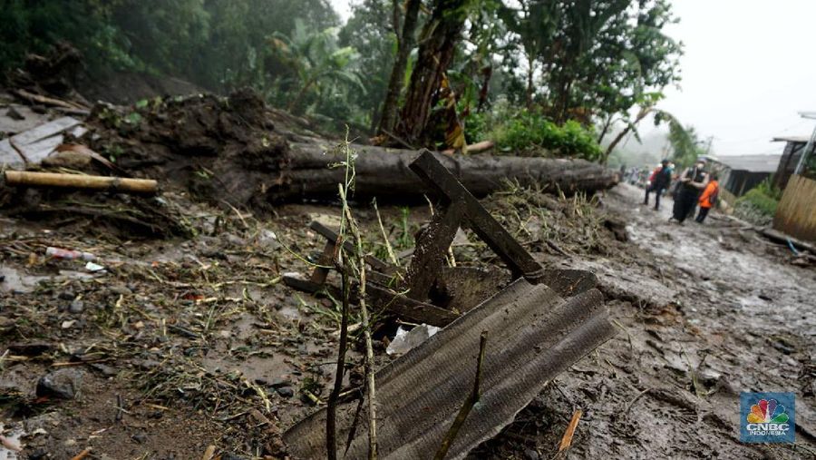 Banjir bandang yang melanda Kampung Gunung Mas, Tugu Selatan, Cisarua, Kabupaten Bogor, Jawa Barat. (CNBC Indonesia/Muhammad Sabki)