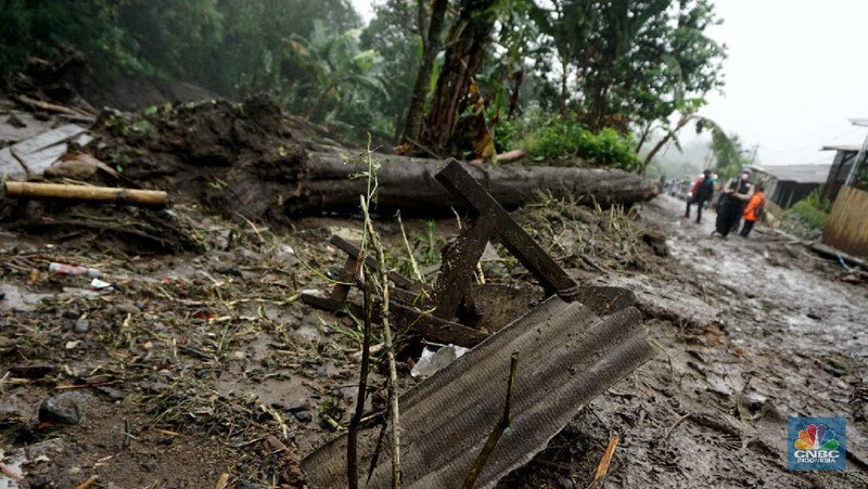 Banjir bandang yang melanda Kampung Gunung Mas, Tugu Selatan, Cisarua, Kabupaten Bogor, Jawa Barat. (CNBC Indonesia/Muhammad Sabki)