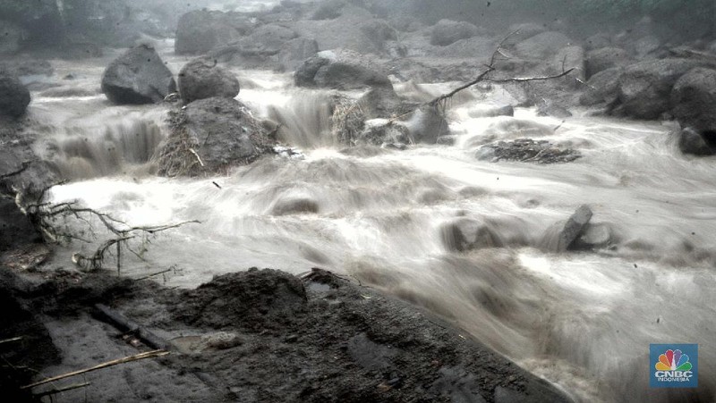 Banjir bandang yang melanda Kampung Gunung Mas, Tugu Selatan, Cisarua, Kabupaten Bogor, Jawa Barat. (CNBC Indonesia/Muhammad Sabki)