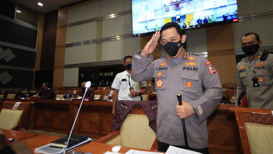 Calon Kapolri Komjen Pol Listyo Sigit Prabowo menjalani uji kelayakan dan kepatutan dengan Komisi III DPR setelah sebelumnya menyerahkan makalah berisi visi dan misi Sigit jika terpilih sebagai Kapolri. (Dok: Ist)