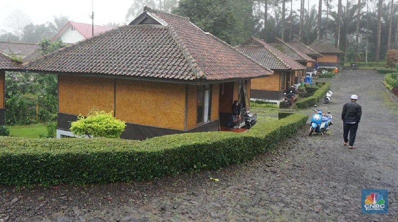 Lokasi wisata yang terdampak banjir bandang di puncak Bogor. (CNBC Indonesia/Muhammad Sabki)