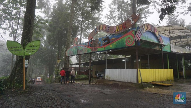 Lokasi wisata yang terdampak banjir bandang di puncak Bogor. (CNBC Indonesia/Muhammad Sabki)