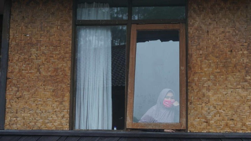 Pengungsian warga yang terdampak banjir bandang puncak. (CNBC Indonesia/Muhammad Sabki)