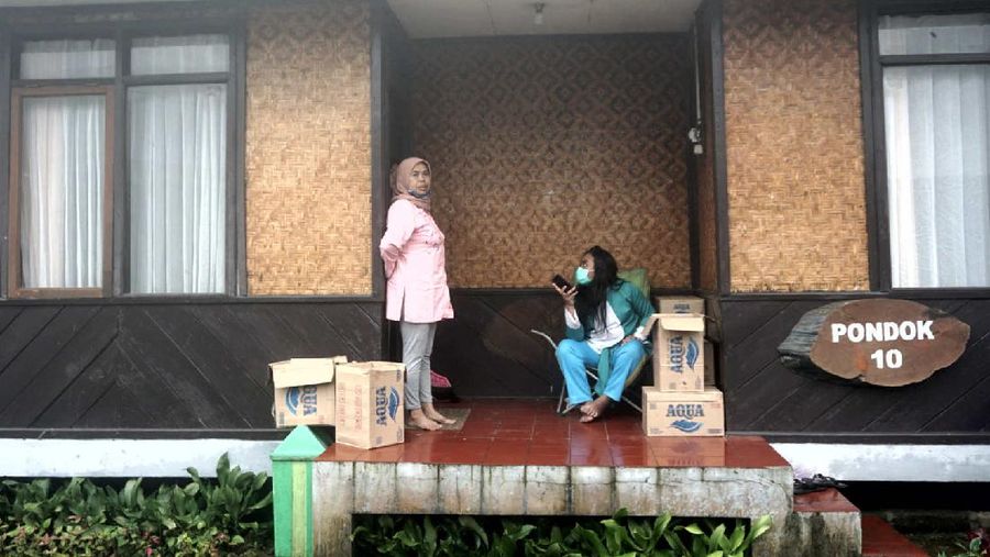Pengungsian warga yang terdampak banjir bandang puncak. (CNBC Indonesia/Muhammad Sabki)