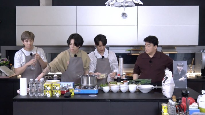 Run BTS! 2020 - EP.125. (Tangkapan layar www.vlive.tv) Run BTS! 2020 - EP.125. (Tangkapan layar www.vlive.tv)