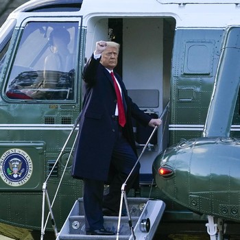 Melihat Detik-detik Akhir Trump Pergi Tinggalkan Gedung Putih