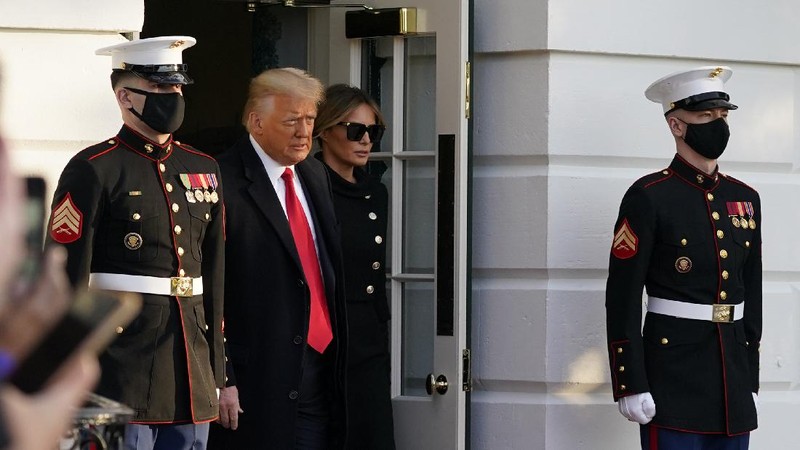 President Donald Trump and first lady Melania Trump walk from the White House to board Marine One on the South Lawn, Wednesday, Jan. 20, 2021, in Washington. Trump is en route to his Mar-a-Lago Florida Resort. (AP Photo/Alex Brandon)