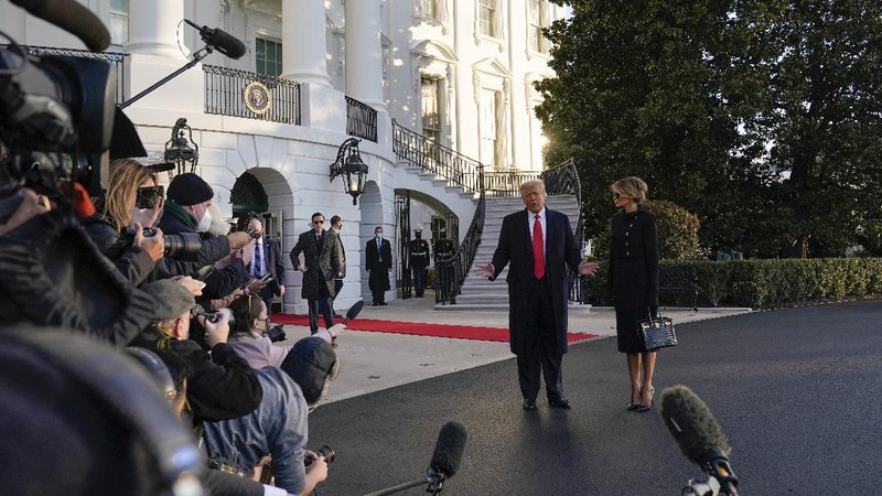 President Donald Trump and first lady Melania Trump walk from the White House to board Marine One on the South Lawn, Wednesday, Jan. 20, 2021, in Washington. Trump is en route to his Mar-a-Lago Florida Resort. (AP Photo/Alex Brandon)