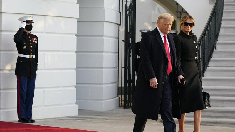 President Donald Trump and first lady Melania Trump walk from the White House to board Marine One on the South Lawn, Wednesday, Jan. 20, 2021, in Washington. Trump is en route to his Mar-a-Lago Florida Resort. (AP Photo/Alex Brandon)