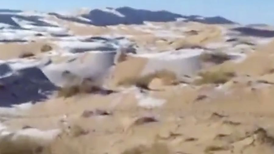 Hujan salju di gurun sahara. (Tangkapan layar cbs news)