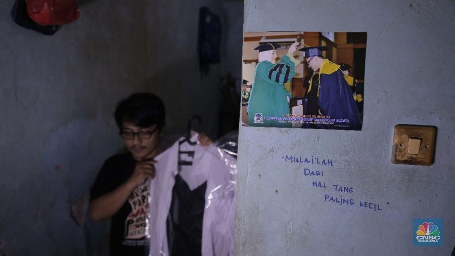 Ilustrasi Fresh Graduate mencari pekerjaan. (CNBC Indonesia/Muhammad Sabki)