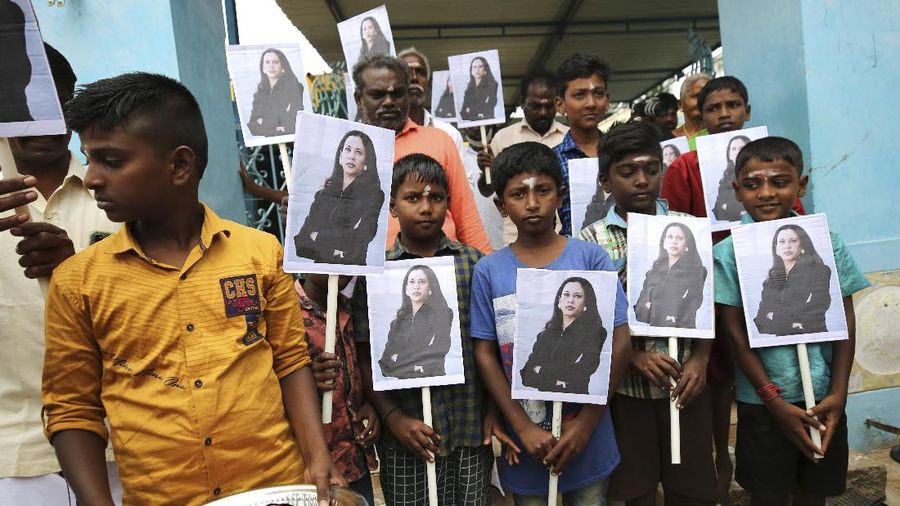 Kampung halaman Kamala Harris di India rayakan kemenangannya sebagai wapres AS. (AP/Aijaz Rahi)