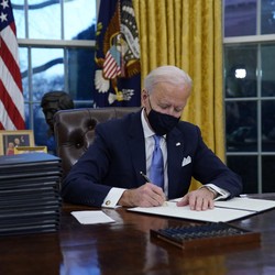 Biden Beraksi Lagi, Kaji Ulang Janji Dagang AS-China Trump