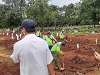 Baru Dibuka, TPU Bambu Apus Sudah Makamkan 30 Jenazah Covid