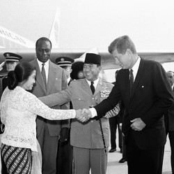 8 Orang Kaya Terpelit Sejagad, Ada yang Bikin Putranya Cacat