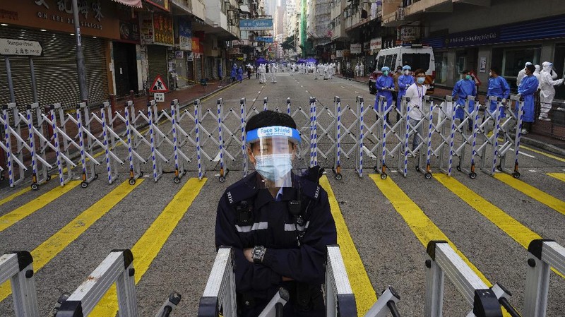 A closed area of Jordan district is seen in Hong Kong, Saturday, Jan. 23, 2021. Thousands of Hong Kong residents were locked down Saturday in an unprecedented move to contain a worsening outbreak in the city, authorities said. (AP Photo/Kin Cheung)