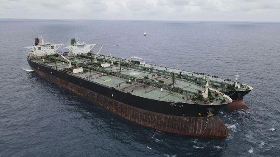 Dua kapal tanker berbendera Iran dan Panama yang diamankan Bakamla di perairan Pontianak, Kalimantan Barat. (Dok: Humas Bakamla)