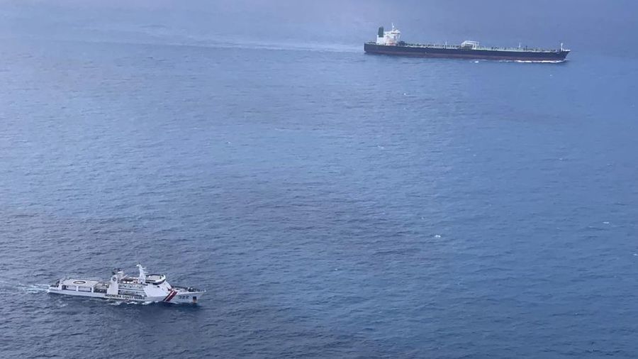 Dua kapal tanker berbendera Iran dan Panama yang diamankan Bakamla di perairan Pontianak, Kalimantan Barat. AP/