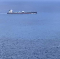 Panas! Militer AS Beri Tembakan Peringatan ke Kapal Iran
