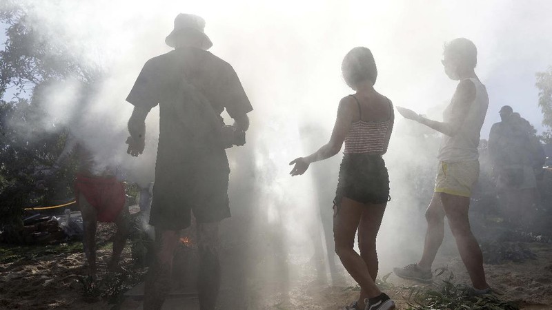 Protes peringatan hari nasional Australia. (AP/Rick Rycroft)