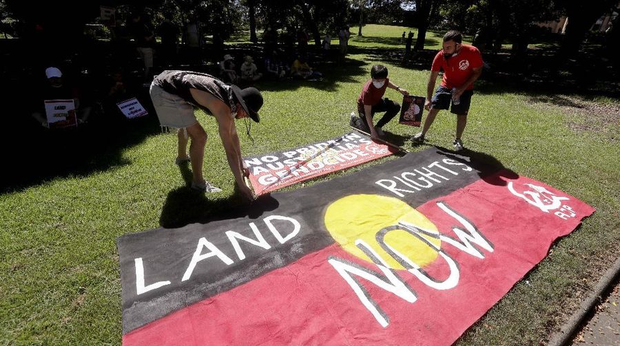Protes peringatan hari nasional Australia. (AP/Rick Rycroft)