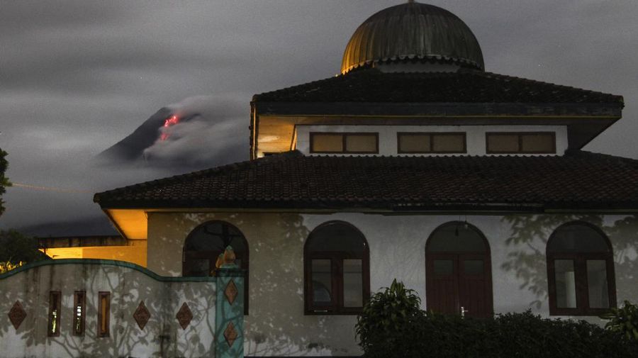 Erupsi Gunung Merapi. (AP/Slamet Riyadi)
